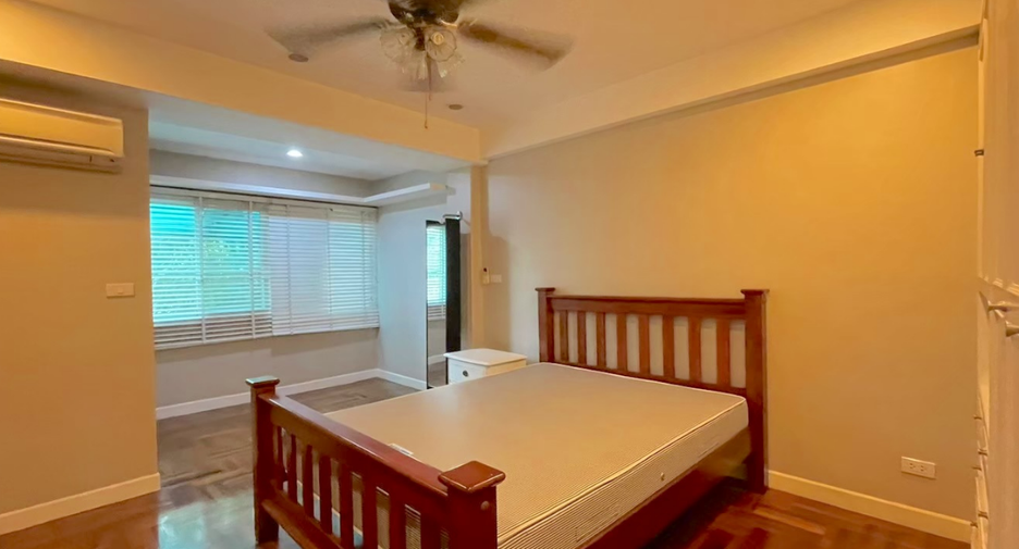 Casa adosada en venta y en alquiler de 3 habitaciones en Pak Kret, Nonthaburi