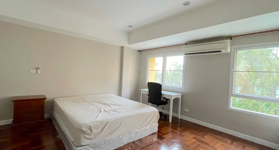 Casa adosada en venta y en alquiler de 3 habitaciones en Pak Kret, Nonthaburi