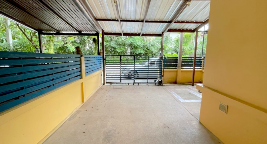Casa adosada en venta y en alquiler de 3 habitaciones en Pak Kret, Nonthaburi