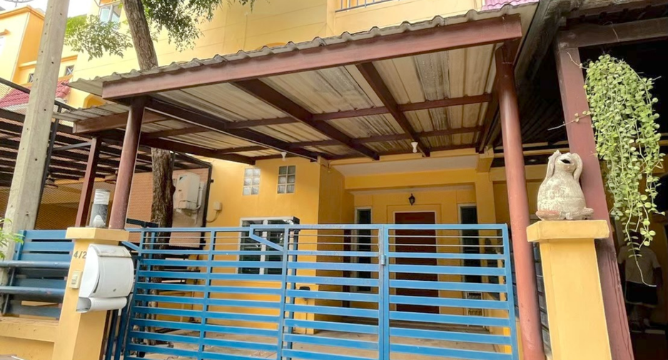 Casa adosada en venta y en alquiler de 3 habitaciones en Pak Kret, Nonthaburi