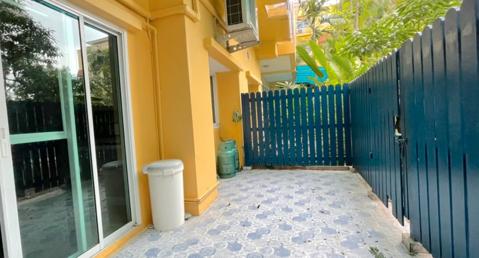 Casa adosada en venta y en alquiler de 3 habitaciones en Pak Kret, Nonthaburi