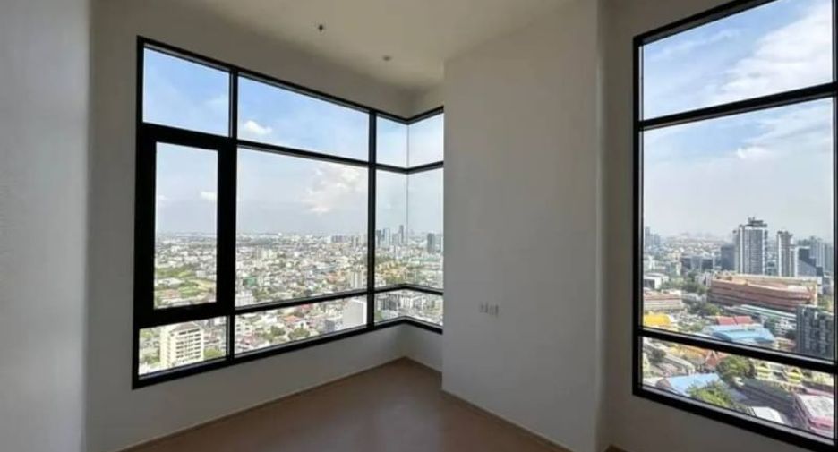 For sale 2 bedrooms condo in Watthana, Bangkok