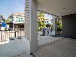 For sale 4 bedrooms house in Thon Buri, Bangkok