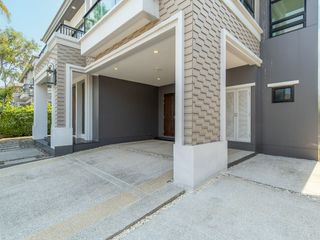 For sale 4 bedrooms house in Thon Buri, Bangkok
