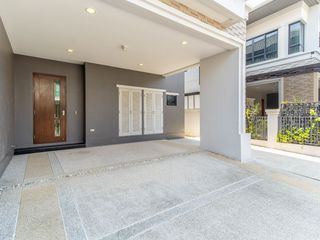 For sale 4 bedrooms house in Thon Buri, Bangkok