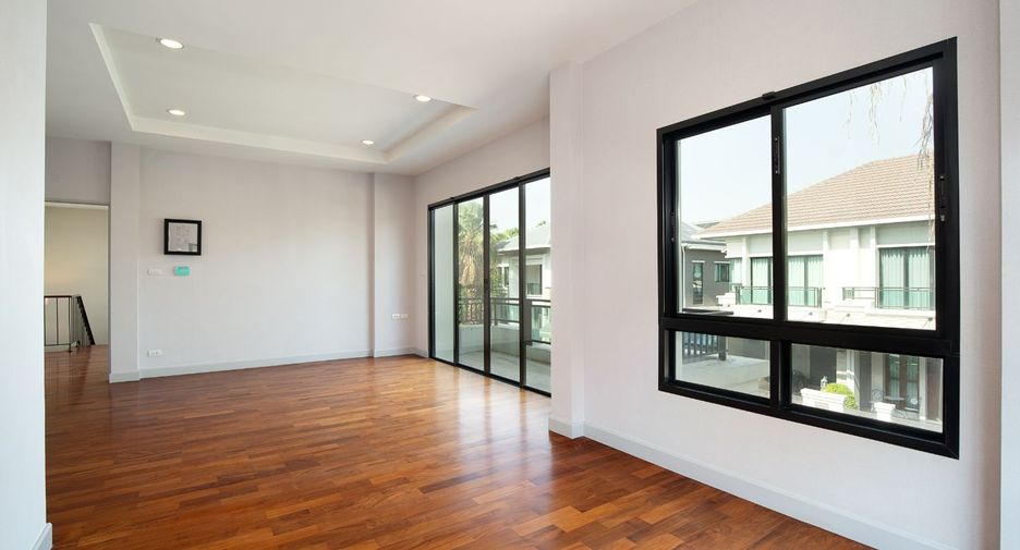 For sale 4 bedrooms house in Thon Buri, Bangkok
