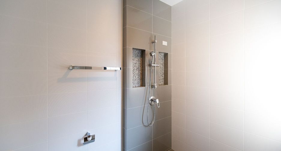For sale 4 bedrooms house in Thon Buri, Bangkok