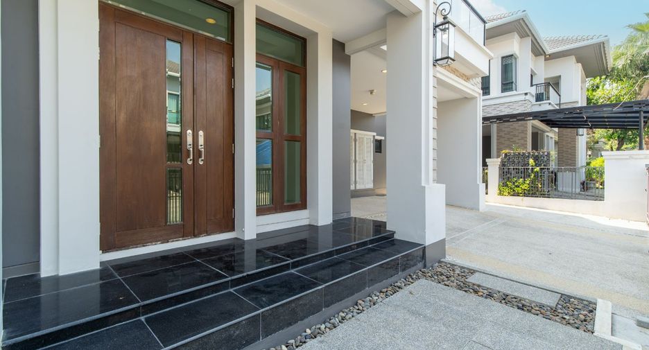 For sale 4 bedrooms house in Thon Buri, Bangkok