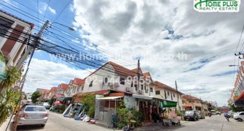 For sale 3 bedrooms townhouse in Nong Khaem, Bangkok