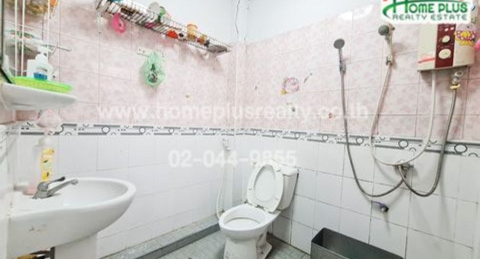 For sale 3 bedrooms townhouse in Nong Khaem, Bangkok