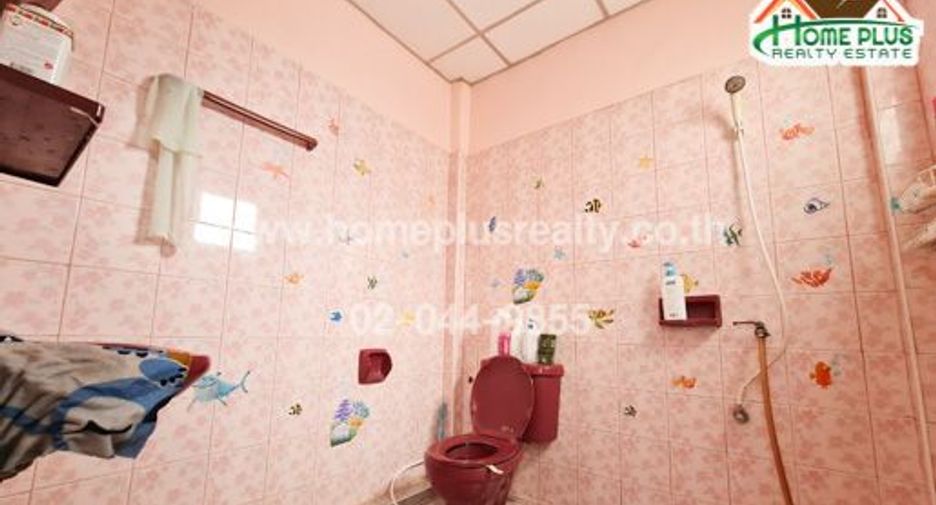 For sale 3 bedrooms townhouse in Nong Khaem, Bangkok