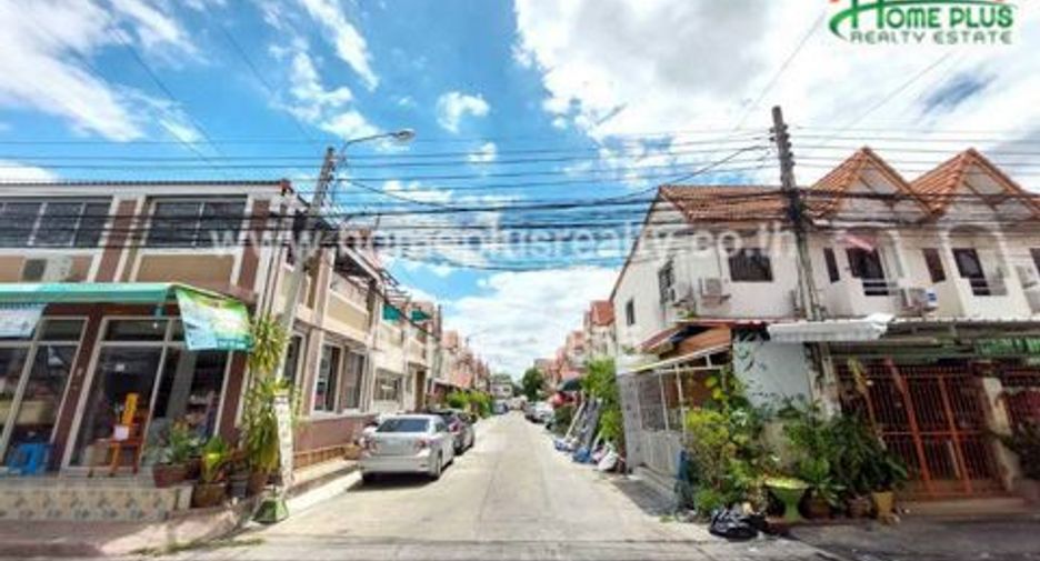 For sale 3 bedrooms townhouse in Nong Khaem, Bangkok