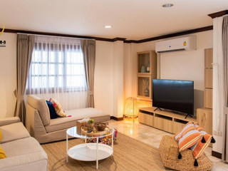 For rent 7 Beds house in Chatuchak, Bangkok