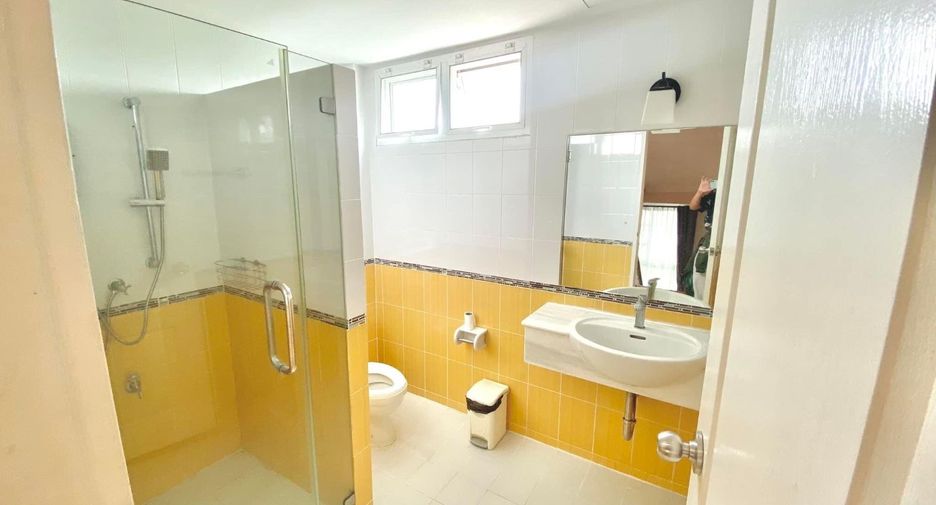 For rent 4 bedrooms house in Mueang Samut Prakan, Samut Prakan