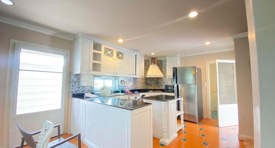 For rent 4 bedrooms house in Mueang Samut Prakan, Samut Prakan