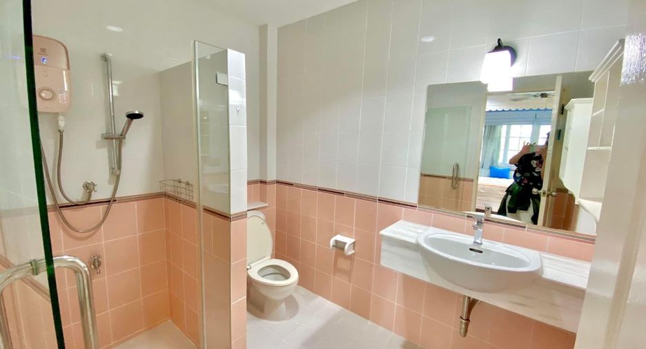 For rent 4 bedrooms house in Mueang Samut Prakan, Samut Prakan