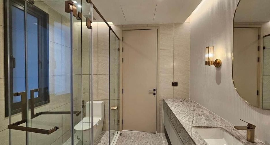 For rent and for sale 4 bedrooms house in Wang Thonglang, Bangkok