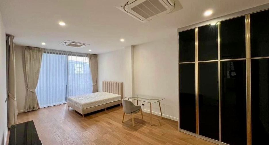 For rent and for sale 4 bedrooms house in Wang Thonglang, Bangkok