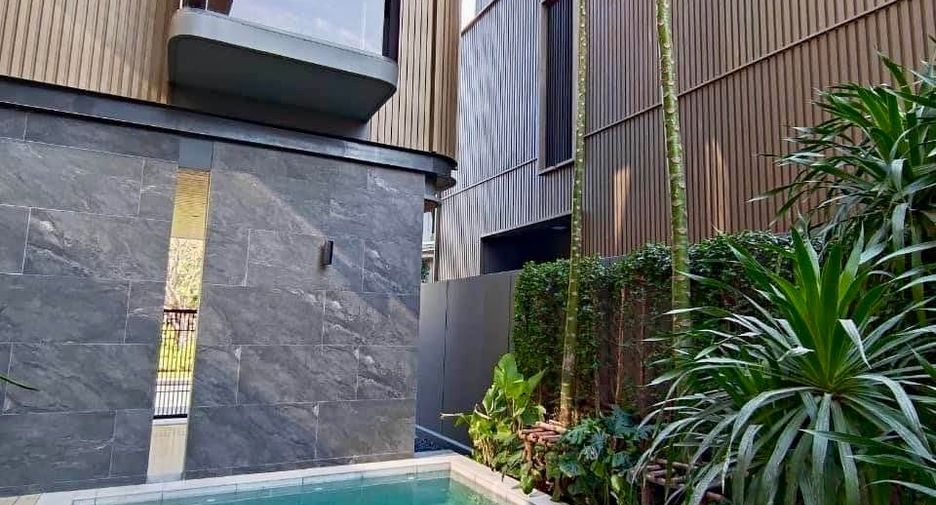 For rent and for sale 4 bedrooms house in Wang Thonglang, Bangkok