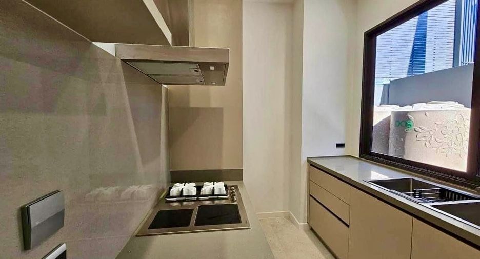 For rent and for sale 4 bedrooms house in Wang Thonglang, Bangkok