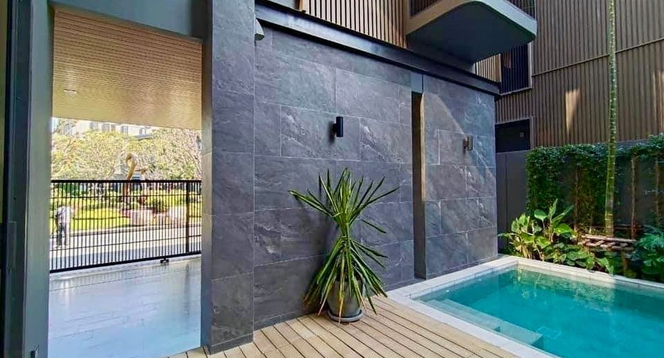 For rent and for sale 4 bedrooms house in Wang Thonglang, Bangkok