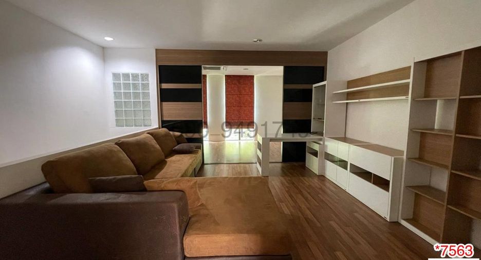 For rent 3 bedrooms townhouse in Bueng Kum, Bangkok
