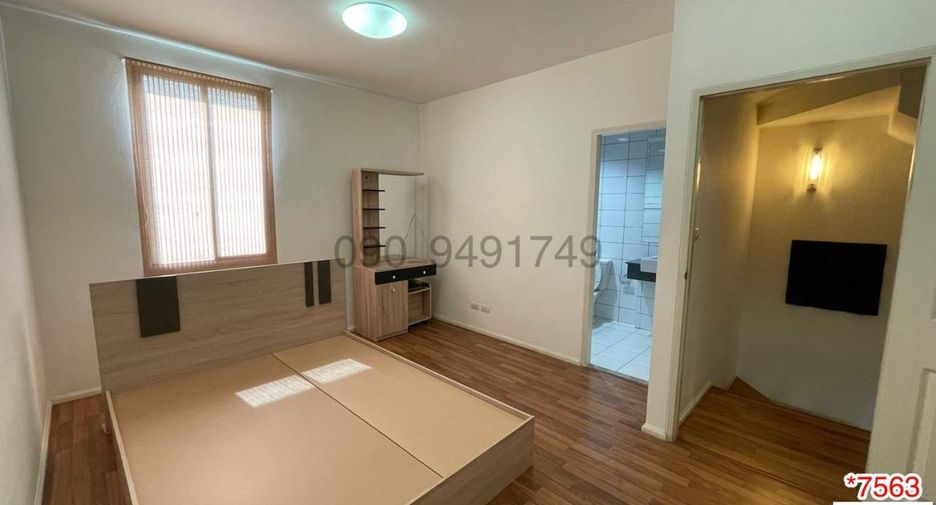 For rent 3 bedrooms townhouse in Bueng Kum, Bangkok