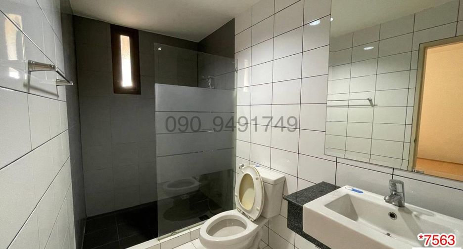 For rent 3 bedrooms townhouse in Bueng Kum, Bangkok
