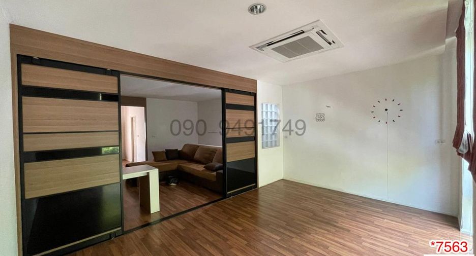 For rent 3 bedrooms townhouse in Bueng Kum, Bangkok