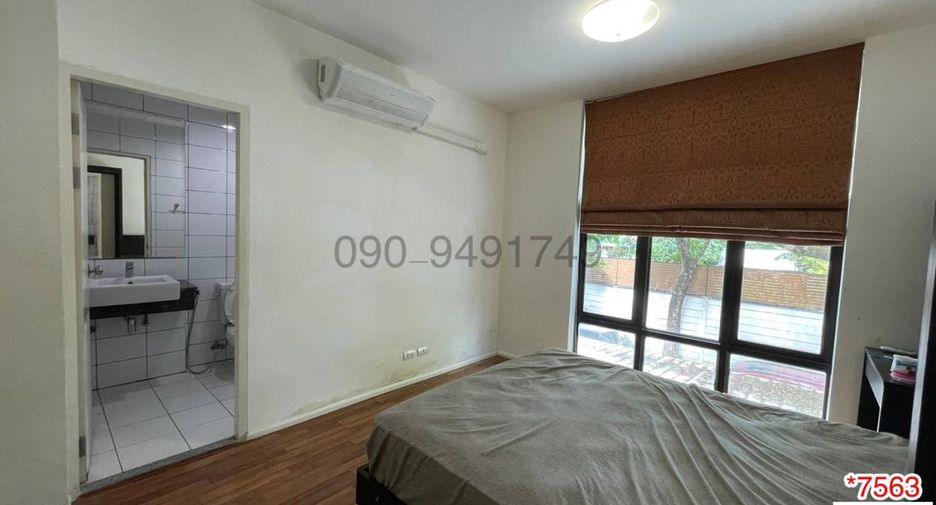 For rent 3 bedrooms townhouse in Bueng Kum, Bangkok