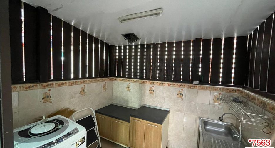 For rent 3 bedrooms townhouse in Bueng Kum, Bangkok
