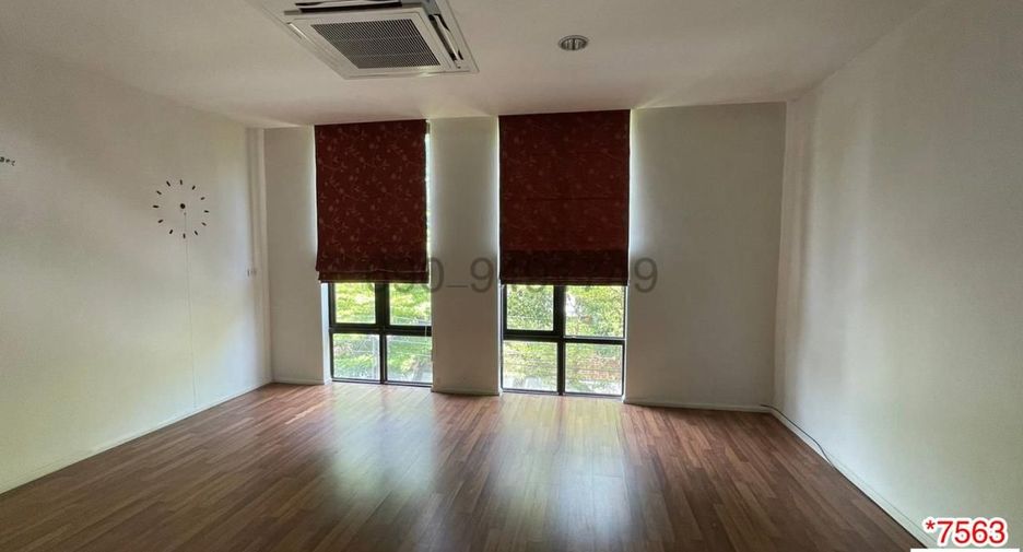 For rent 3 bedrooms townhouse in Bueng Kum, Bangkok