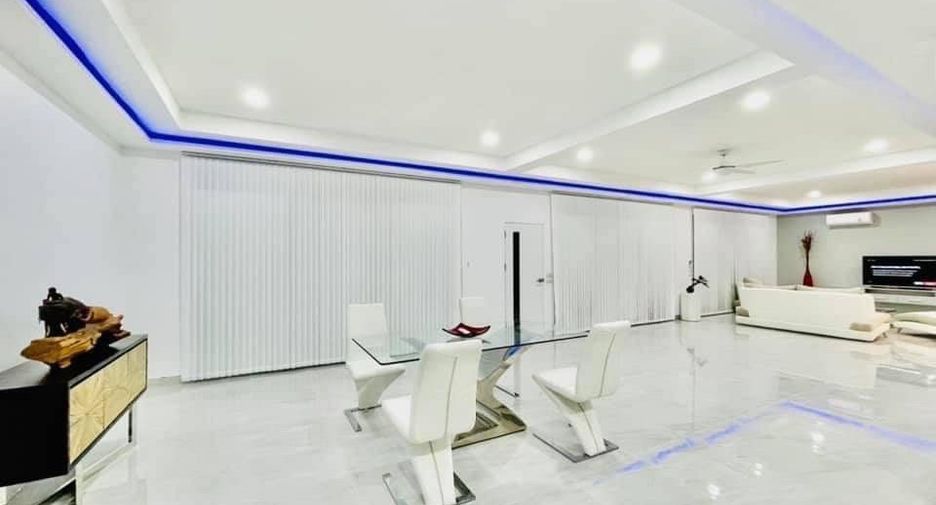 Villa en alquiler de 3 habitaciones en South Pattaya, Pattaya