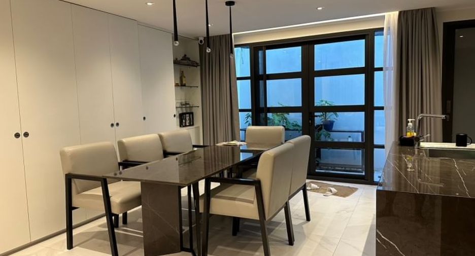 For rent 2 bedrooms townhouse in Yan Nawa, Bangkok