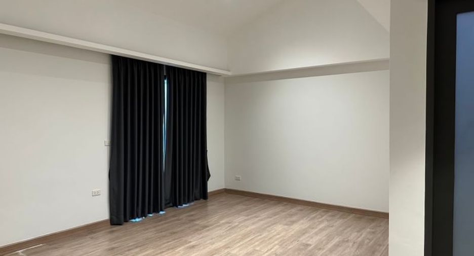 For rent 2 bedrooms townhouse in Yan Nawa, Bangkok