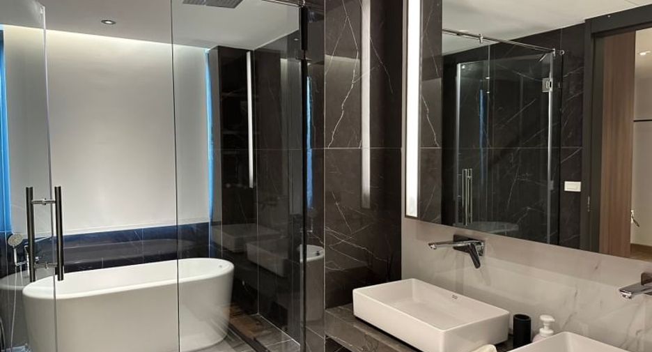 For rent 2 bedrooms townhouse in Yan Nawa, Bangkok