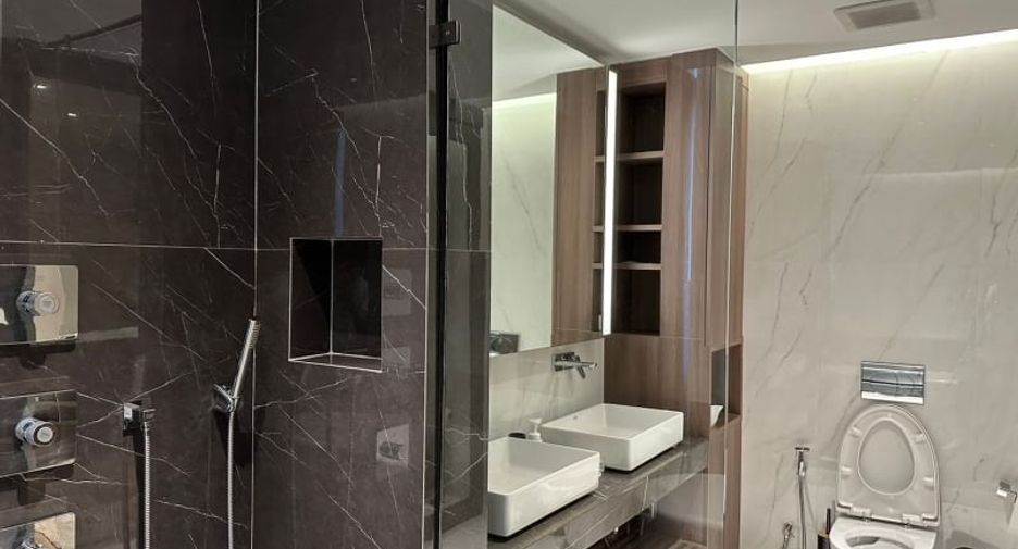 For rent 2 bedrooms townhouse in Yan Nawa, Bangkok