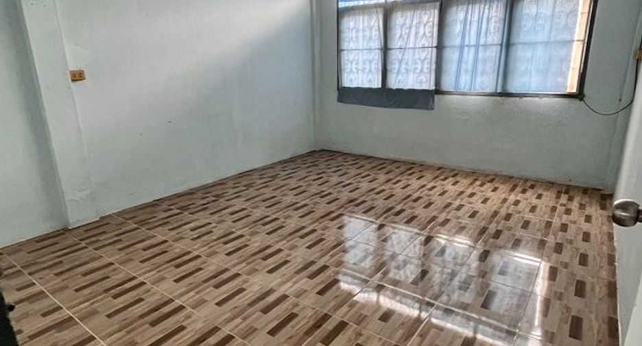 For rent and for sale 3 bedrooms retail Space in Bang Kho Laem, Bangkok