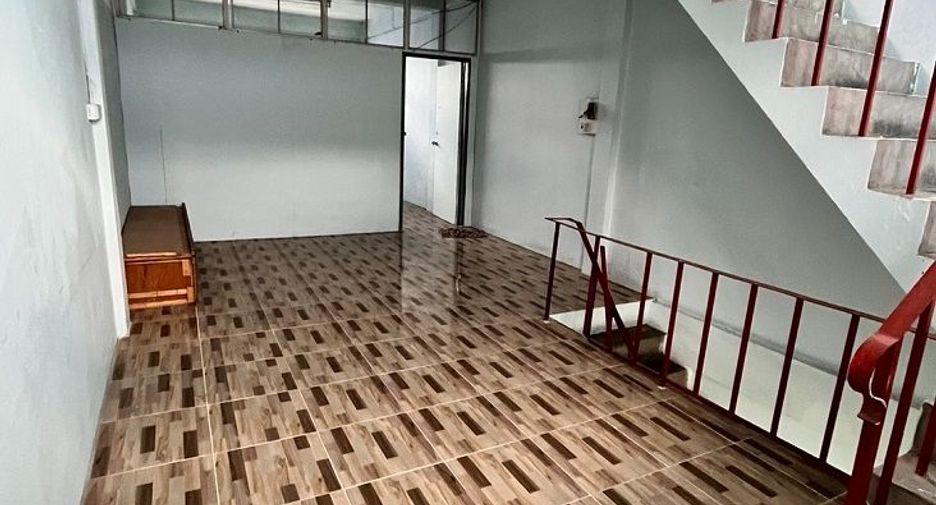 For rent and for sale 3 bedrooms retail Space in Bang Kho Laem, Bangkok