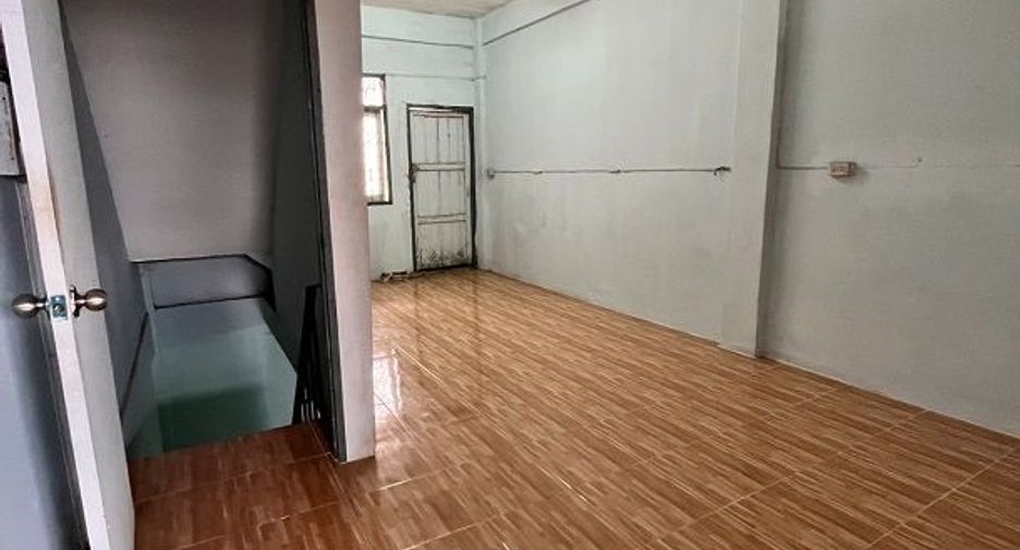 For rent and for sale 3 bedrooms retail Space in Bang Kho Laem, Bangkok