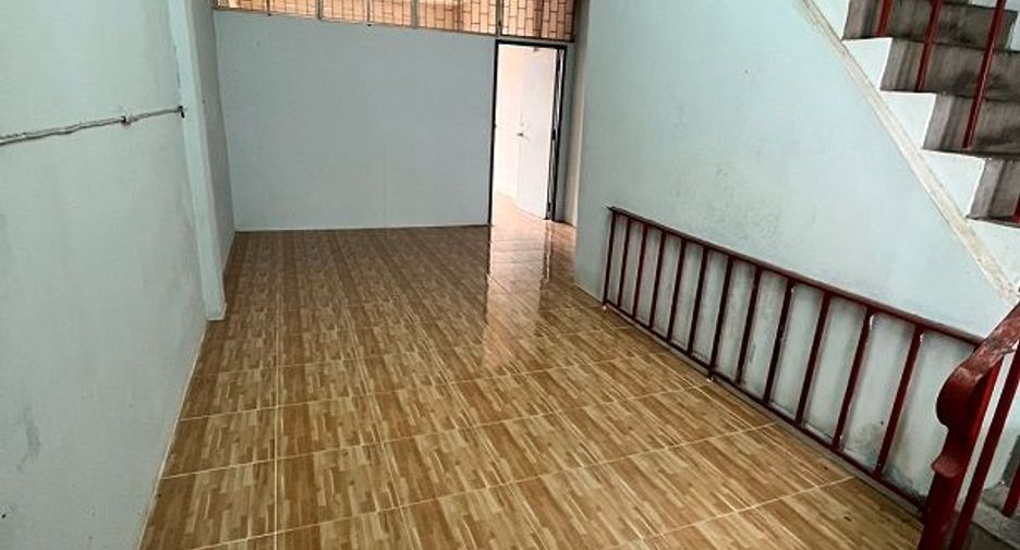 For rent and for sale 3 bedrooms retail Space in Bang Kho Laem, Bangkok