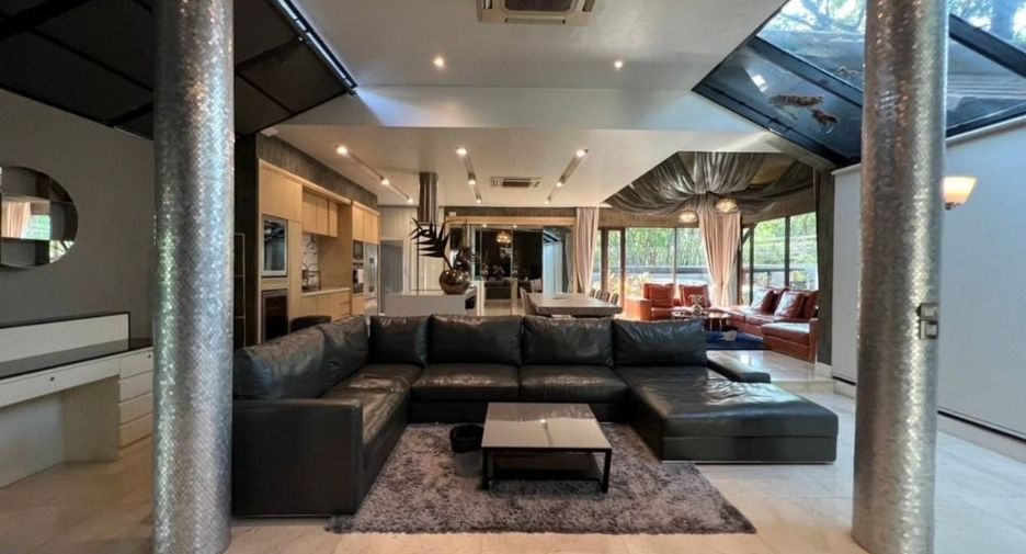 For rent 6 bedrooms house in Watthana, Bangkok