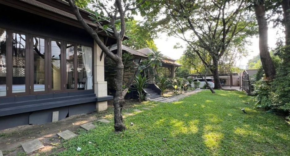 For rent 6 bedrooms house in Watthana, Bangkok