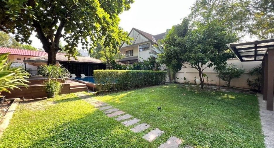 For rent 6 bedrooms house in Watthana, Bangkok
