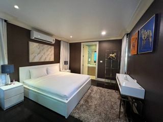 For rent 6 bedrooms house in Watthana, Bangkok