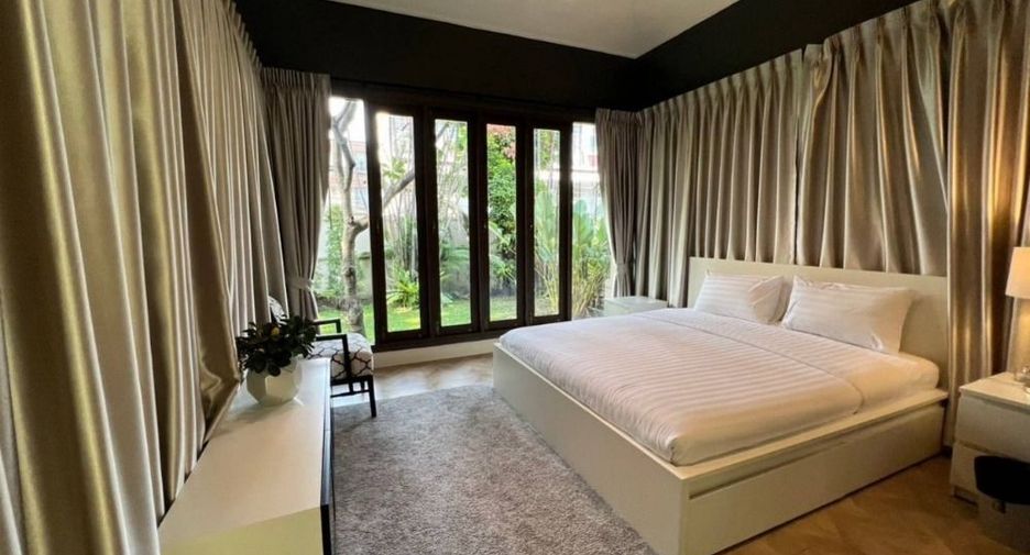 For rent 6 bedrooms house in Watthana, Bangkok