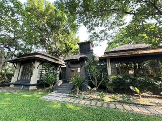 For rent 6 bedrooms house in Watthana, Bangkok