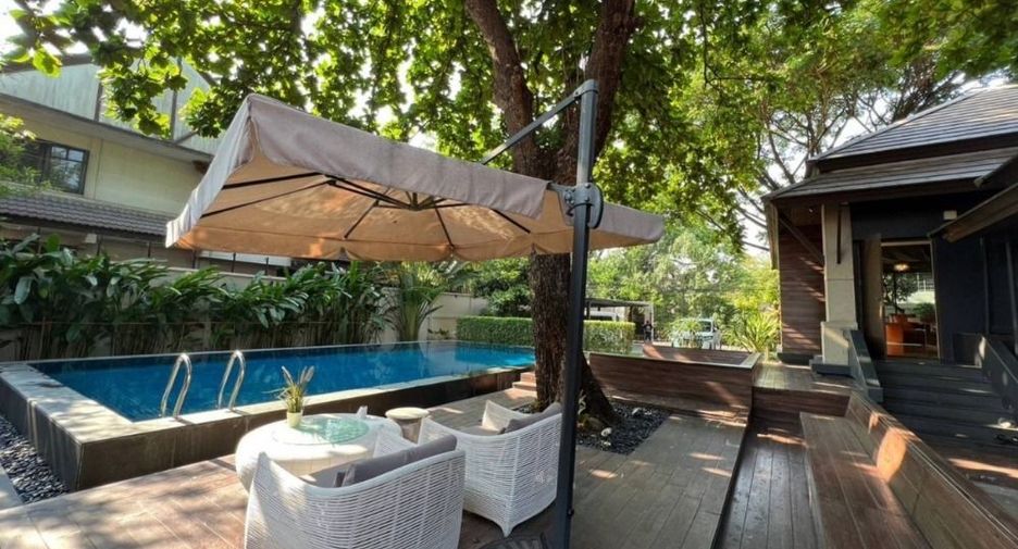 For rent 6 bedrooms house in Watthana, Bangkok