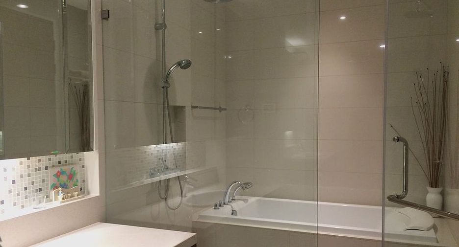 For rent 3 bedrooms condo in Khlong Toei, Bangkok