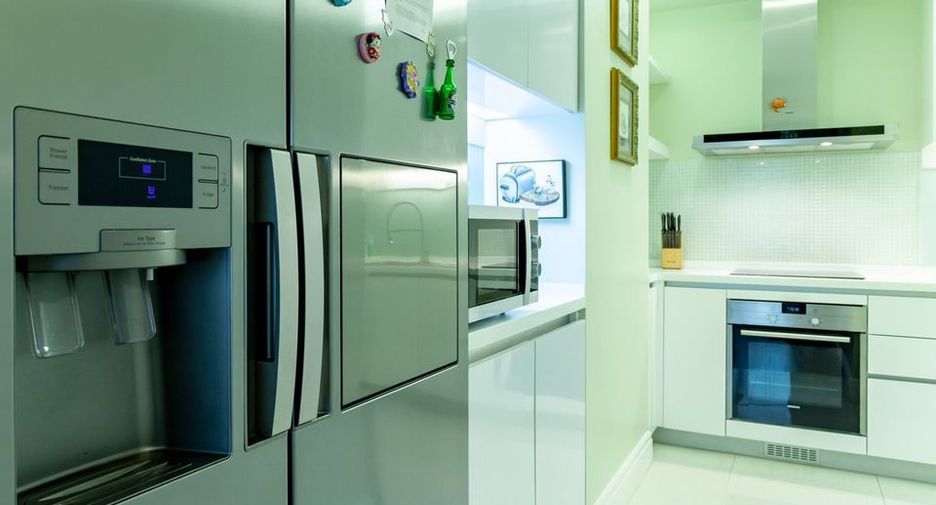 For rent 3 bedrooms condo in Khlong Toei, Bangkok